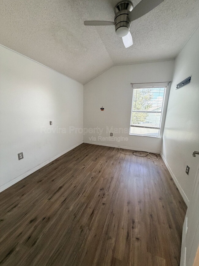 Foto del edificio - 218 Ronaldale Ave