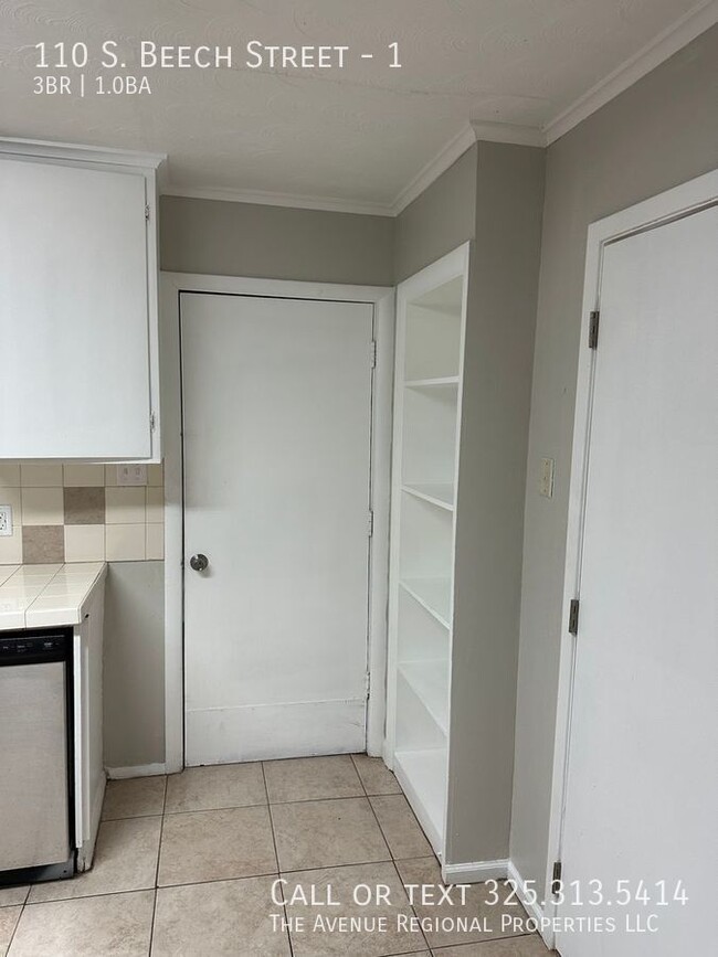 Building Photo - Remodeled 3-Bedroom Downstairs Unit – Spec...