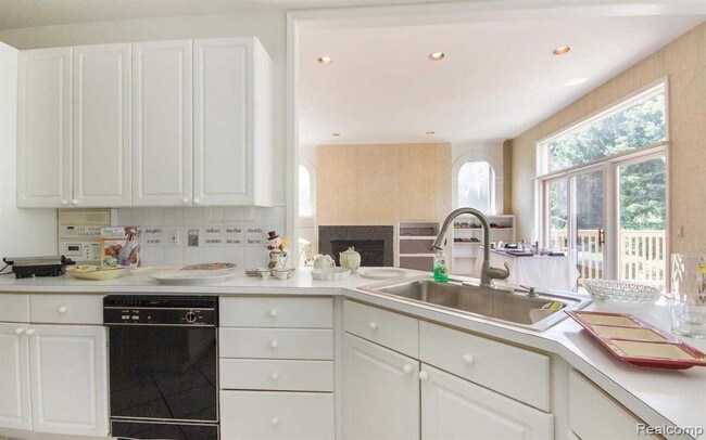 Building Photo - 5874 Orchard Woods Dr