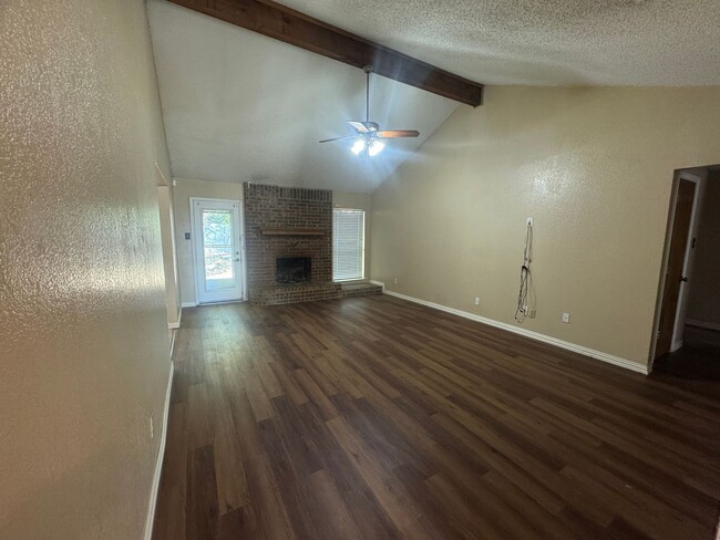 Foto del edificio - 3bdrm, 2 bath, Move In Ready! Keller ISD!