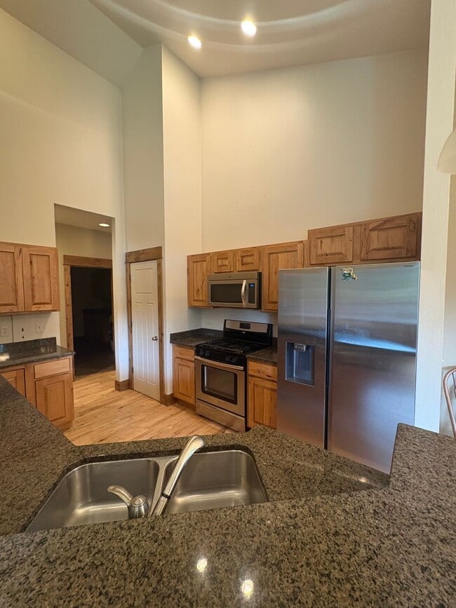 Building Photo - 3114 Madrona Ln