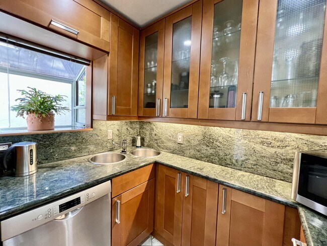 Foto del edificio - 3855 Albatross St