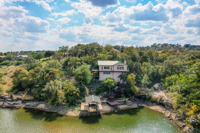 Building Photo - 830 Los Escondidos Rd