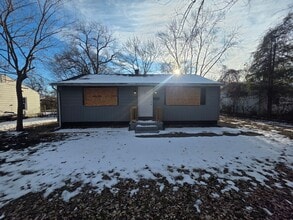 Building Photo - 310 Isabell St