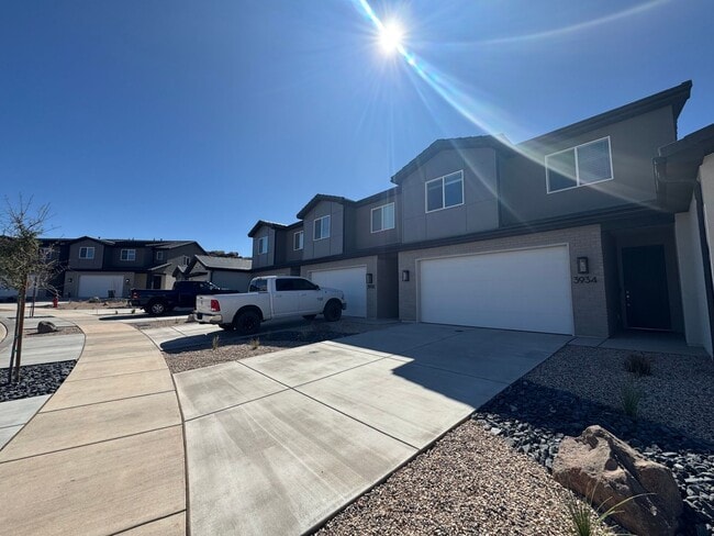 Building Photo - 3 Bedroom Home!