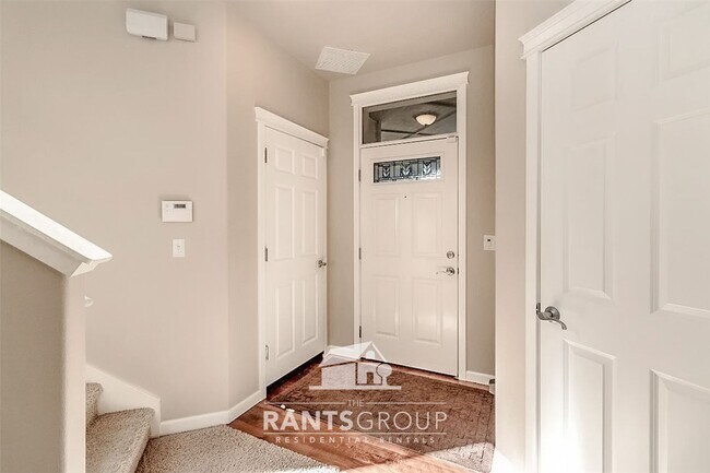 Foto del edificio - Gorgeous 2 Story Home! Located in Central Lacey!