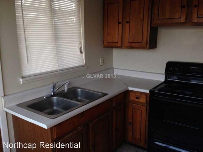 Building Photo - 3 br, 1 bath House - 525 Wyatt Ave