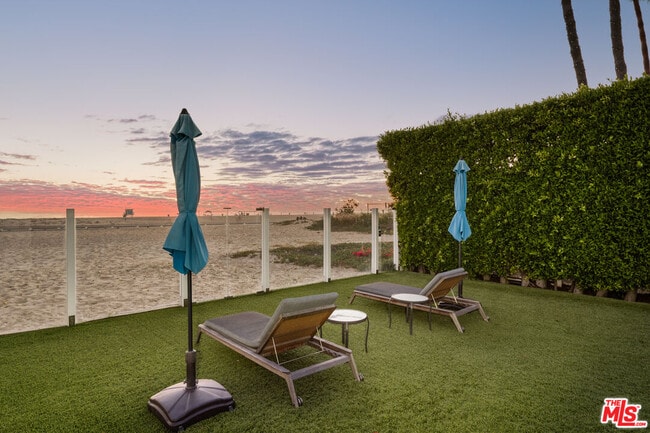 Foto del edificio - 501 Palisades Beach Rd