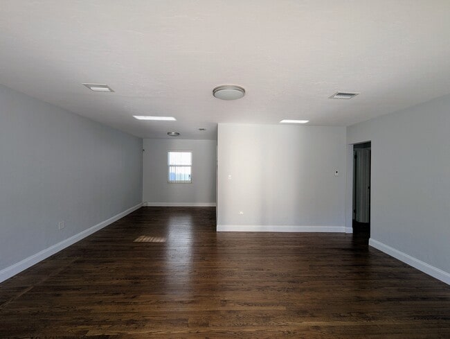 Sala de estar - 826 83rd St