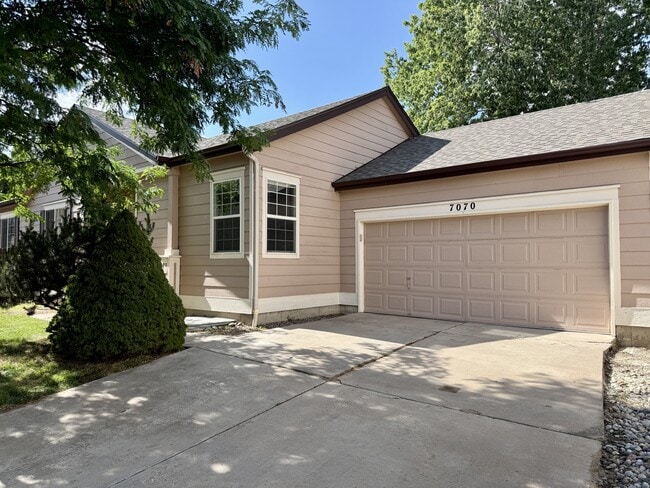 Photo - 7070 Mountain Creek Grove (Colorado Springs, CO) House
