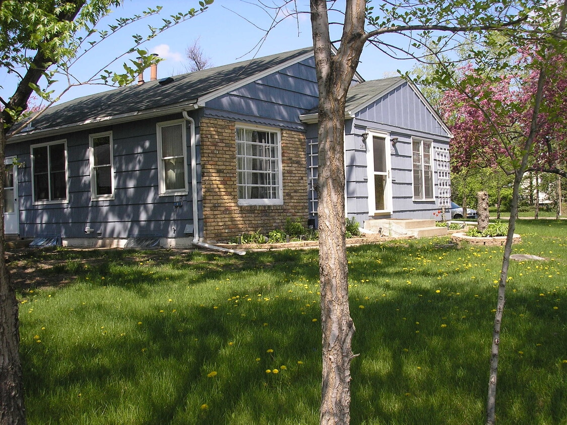 2824 Front with blooming spring gardens - 2824 Texas Ave S