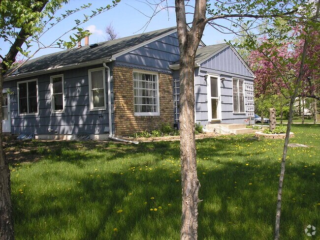 Building Photo - 2824 Texas Ave S