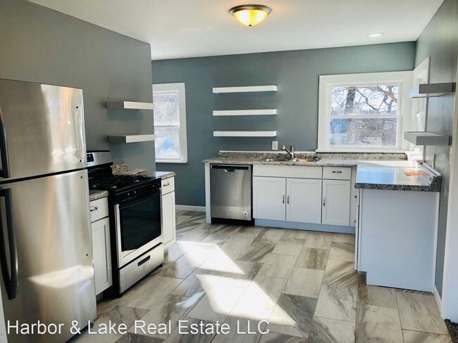 Building Photo - 4 br, 2 bath House - 706 Pine Lake Ave
