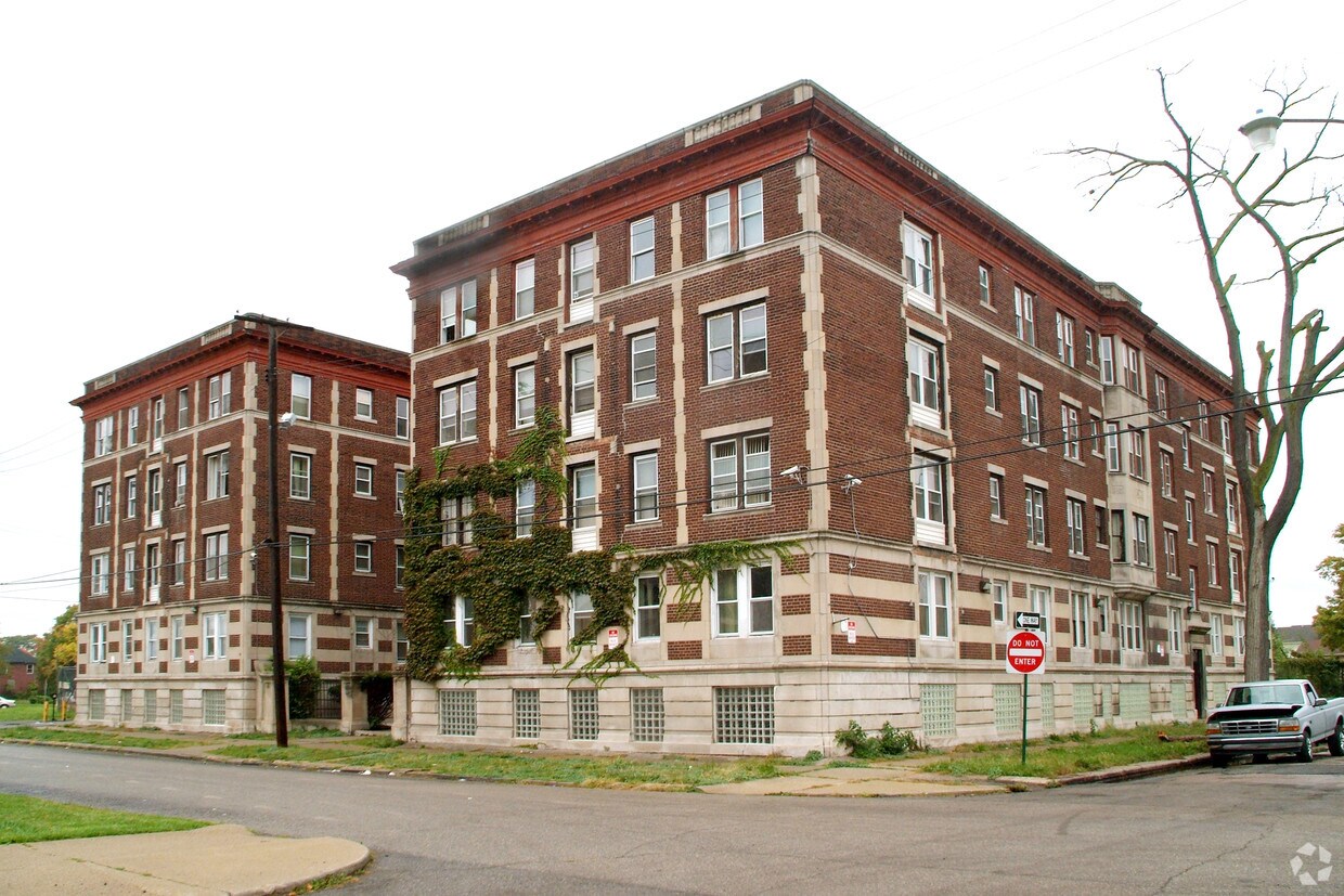 Churchill Apartments Detroit, MI