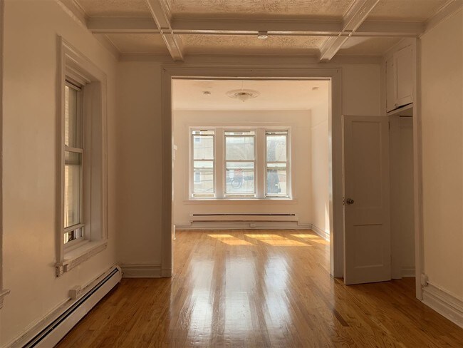Building Photo - 107 Baldwin Ave