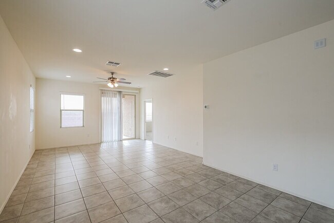 Foto del edificio - 11208 S Weismann Dr