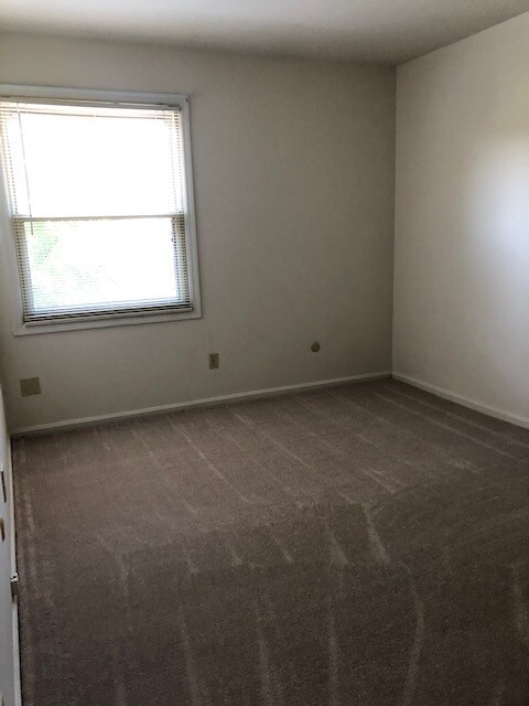 Building Photo - 911 Manor Ln