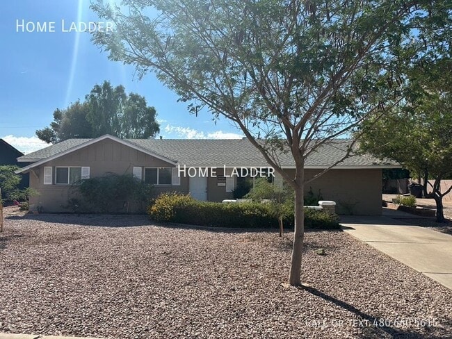Photo - 1901 E Palmcroft Dr House