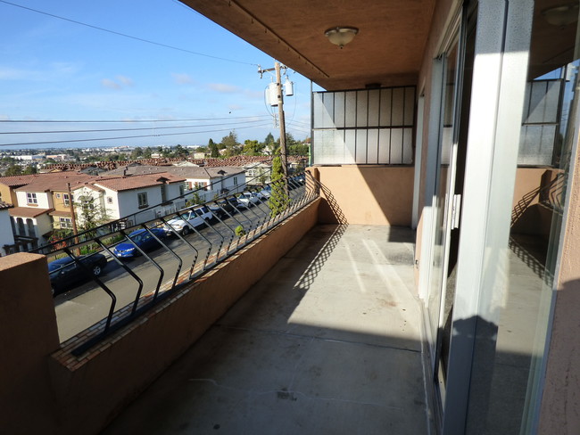 Balcony off Family Rm and kitchen - 16288 Saratoga St