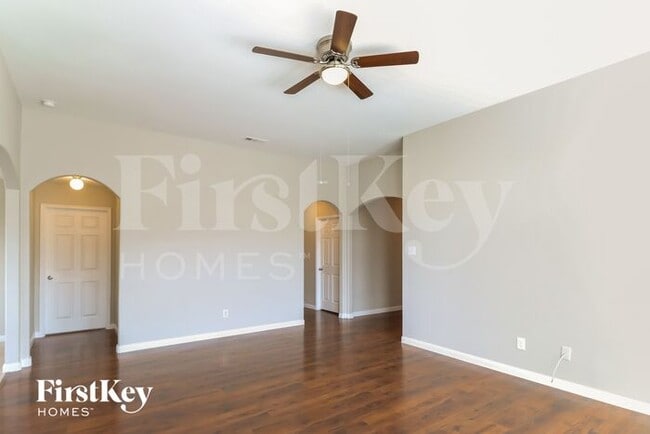 Foto del edificio - 325 Meadow Ridge Dr