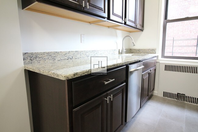 Foto del edificio - 8836 Elmhurst Ave
