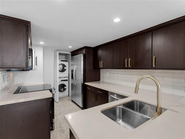 Foto del edificio - 1717 N Bayshore Dr