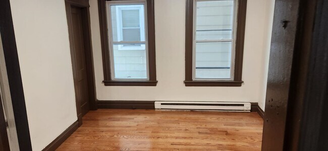 Building Photo - 203 Cooke St