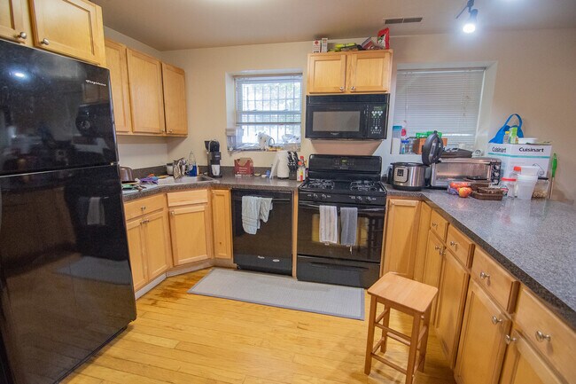 Foto del edificio - 1756 W Crystal St