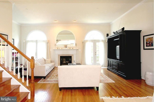 Foto del edificio - 405 Clayton Ln