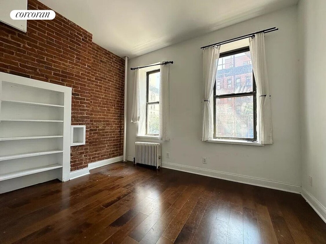 Primary Photo - 1577 York Ave