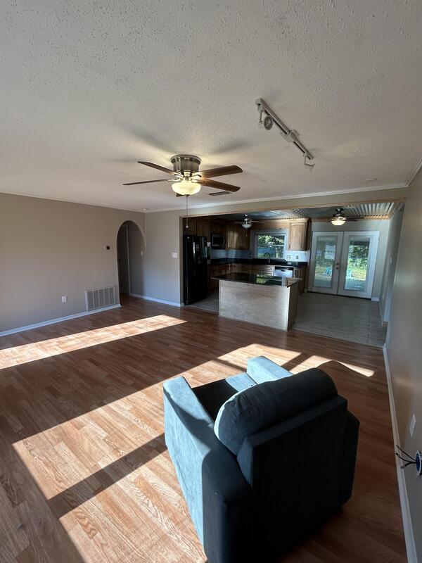 Foto del edificio - 307 Spring Ln