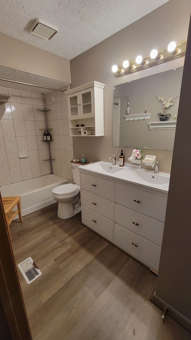 Bathroom - 2432 Sawbury Blvd