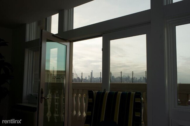 Foto del edificio - 425 River Rd