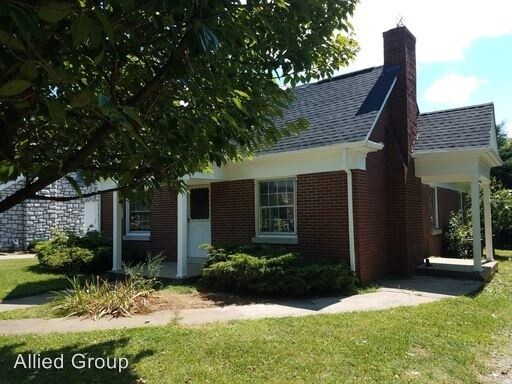 Primary Photo - 230-230 Boiling Springs Dr