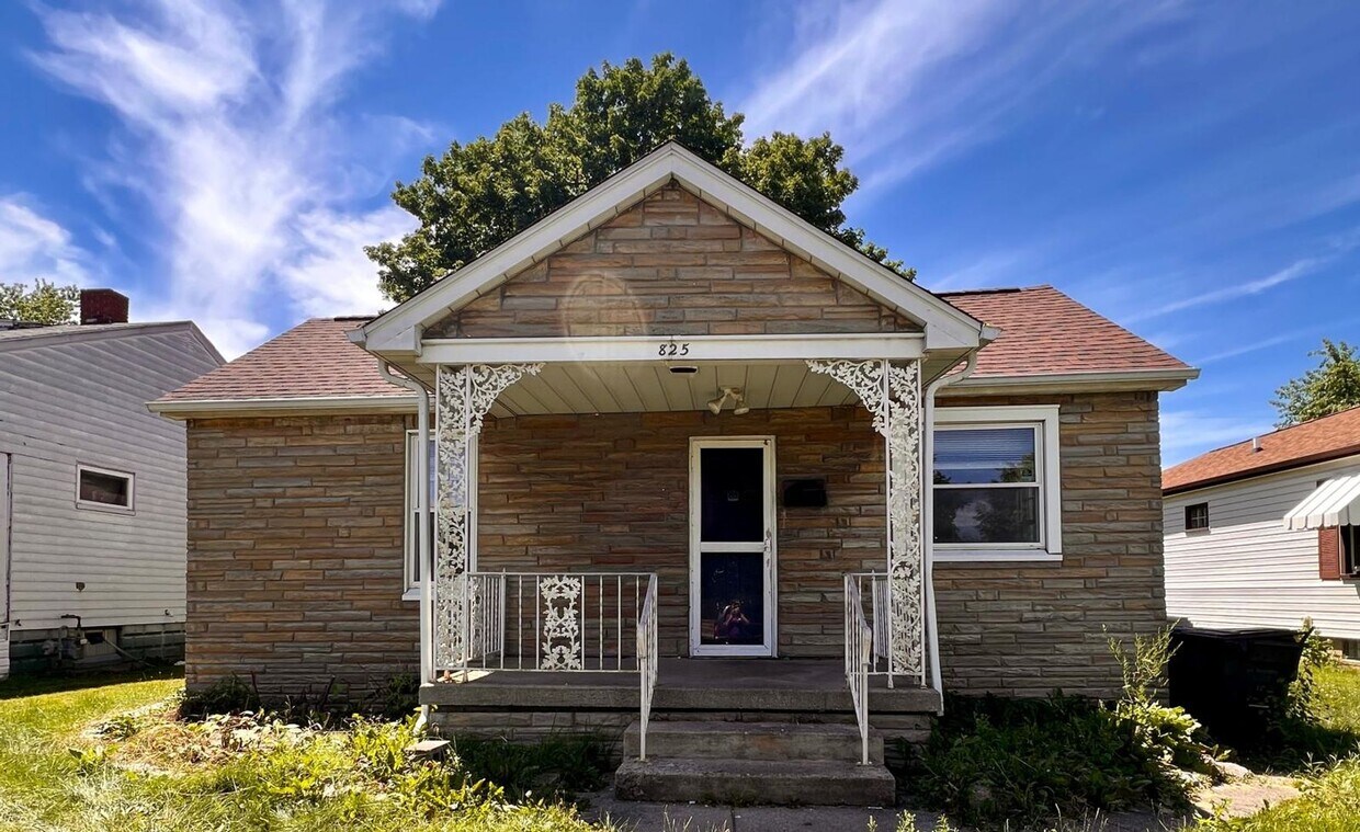 Primary Photo - 825 Camden St - South Bend