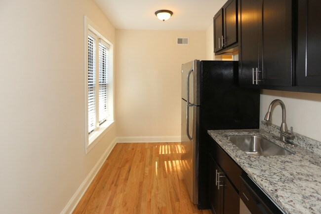 Foto del edificio - 4036.5 N Ashland Ave