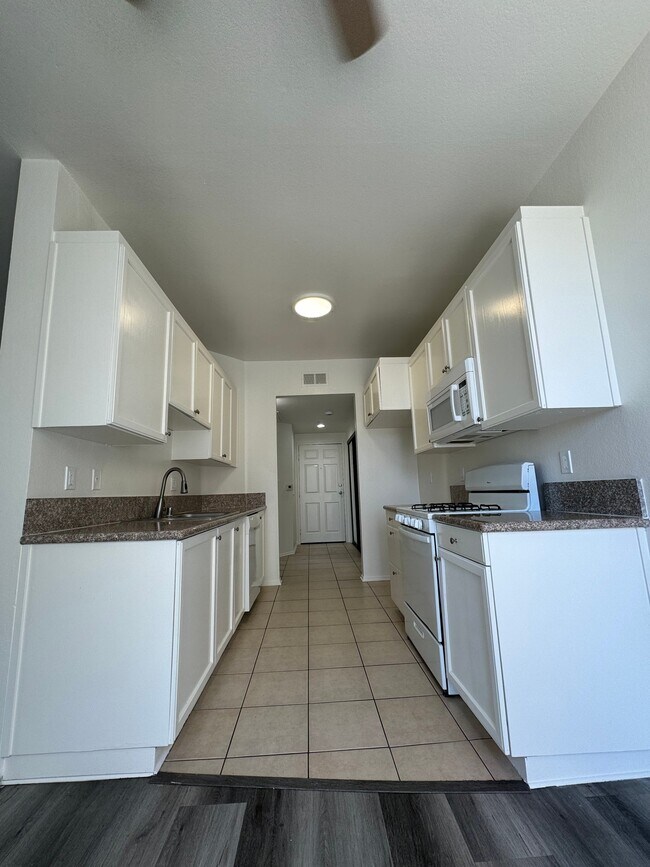 Foto del edificio - 4343 Whitsett Ave