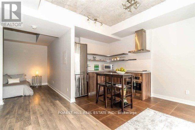 Photo du bâtiment - 560-560 King St W