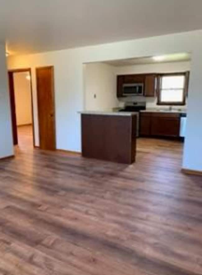 Building Photo - 608 Kungs Way
