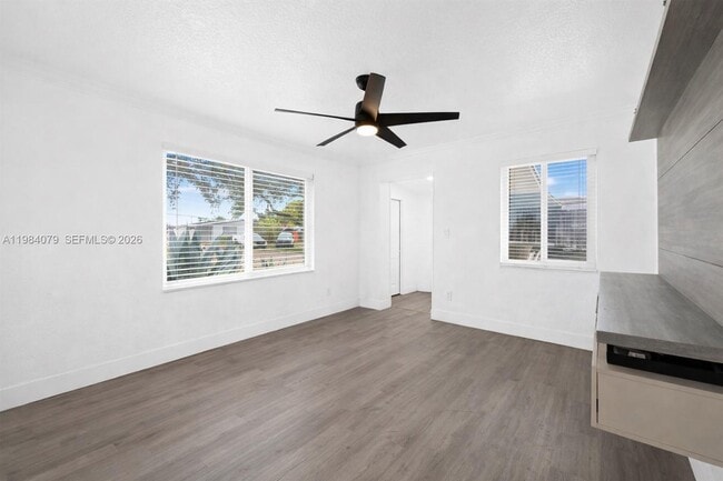 Building Photo - 5721 SW 38th Ct