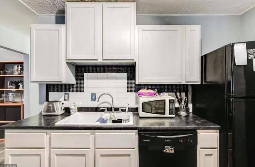 Kitchen - 1295 Euclid St