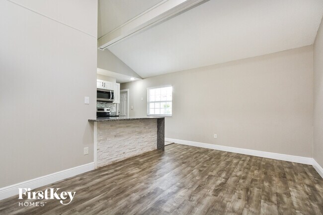 Building Photo - 1520 Tivoli Dr