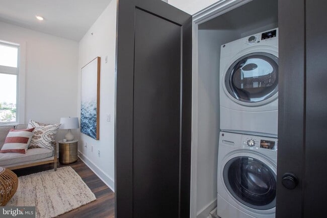 Building Photo - 2940 W Thompson St