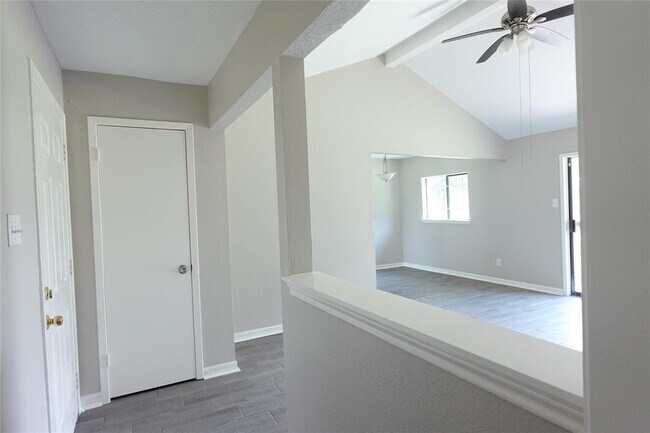 Foto del edificio - 7215 Haverton Dr
