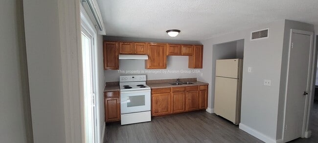 Building Photo - 2648 Sunrise Village Dr