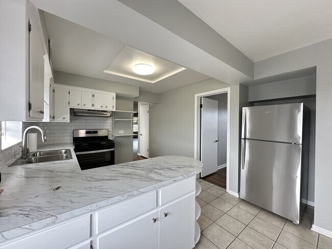 Foto del edificio - 5837 W Addison St