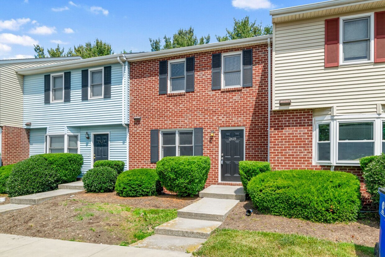 4 bed / 3 1/2 bath. Reserved Parking. Wal... - 4 bed / 3 1/2 bath.  Reserved Parking. Wal...