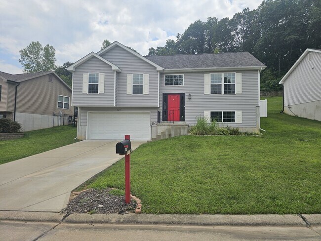 Foto del edificio - **Local property management company!  ***Wonderfully updated split foyer homes located in the bes...