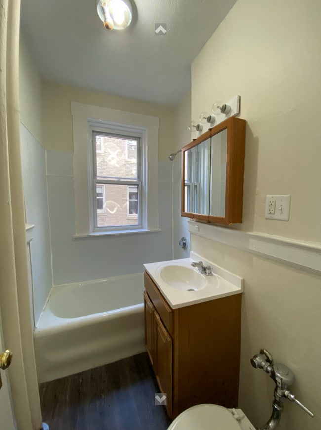 Building Photo - Amazing Fenway Location and Price - 1 Bedr...