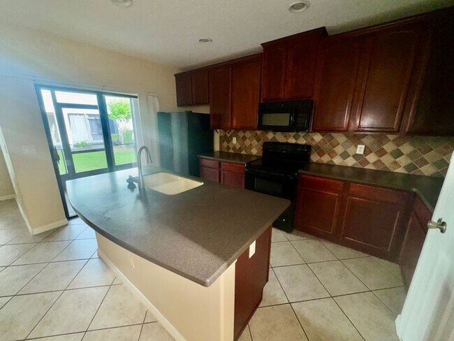 Foto del edificio - 2 Bedroom 2,5 bath Sanford Townhome near t...